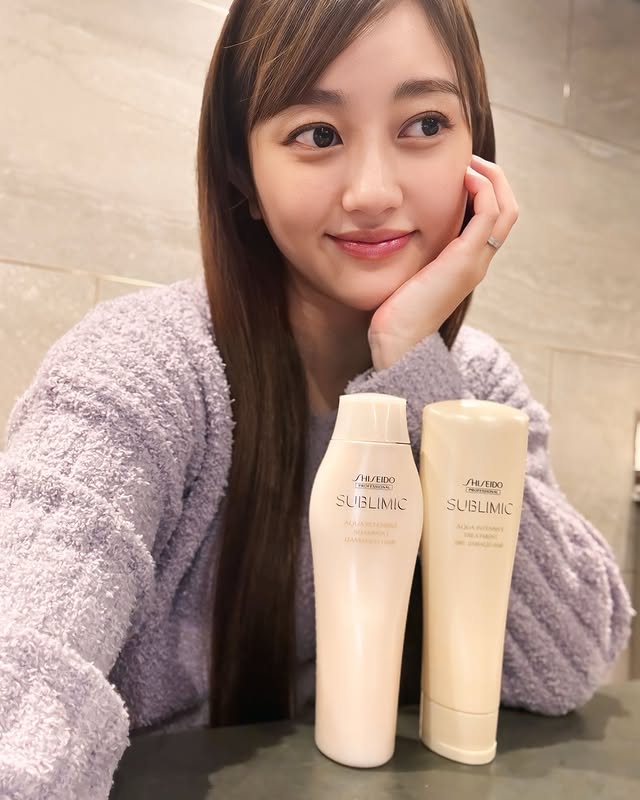 Instagram post by @amikikuchi0905 for Shiseido Professional. Caption reads: .
ここ10年で今が一番髪が長いのですが、確実に一番綺麗に保ててる気がする💫✨
 
そんな最近のヘ....