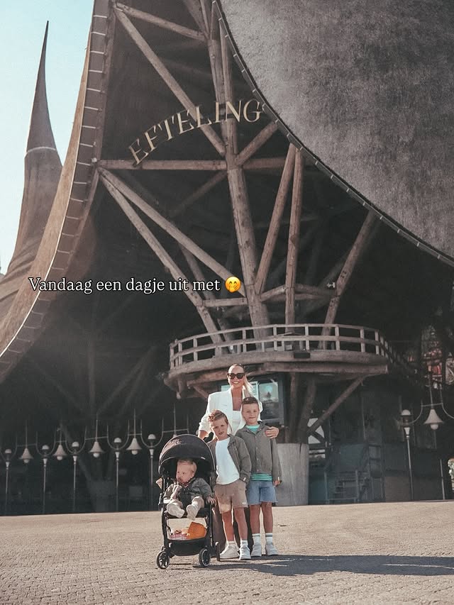 Instagram post by @rosannevanhemert for Efteling. Caption reads: [...] lange Jan of langnek?🤭 #metdeliefste....