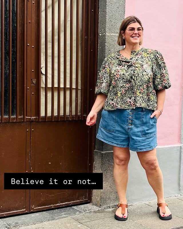 Instagram post by @rantsandbigpants for Izabel London. Caption reads: Are you a genius at holiday packing? Ok I maybe....