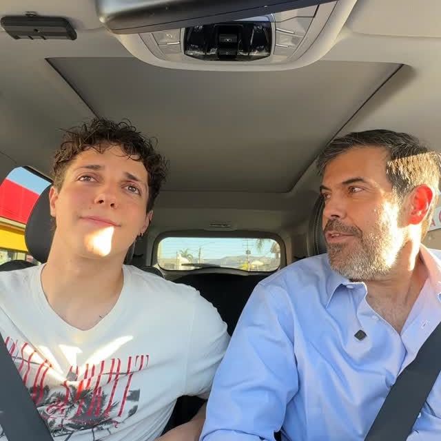 Instagram post by @rickyarenal.s for Mercado Libre. Caption reads: Cuál es tu lenguaje del amor? 
El de mi papá son....