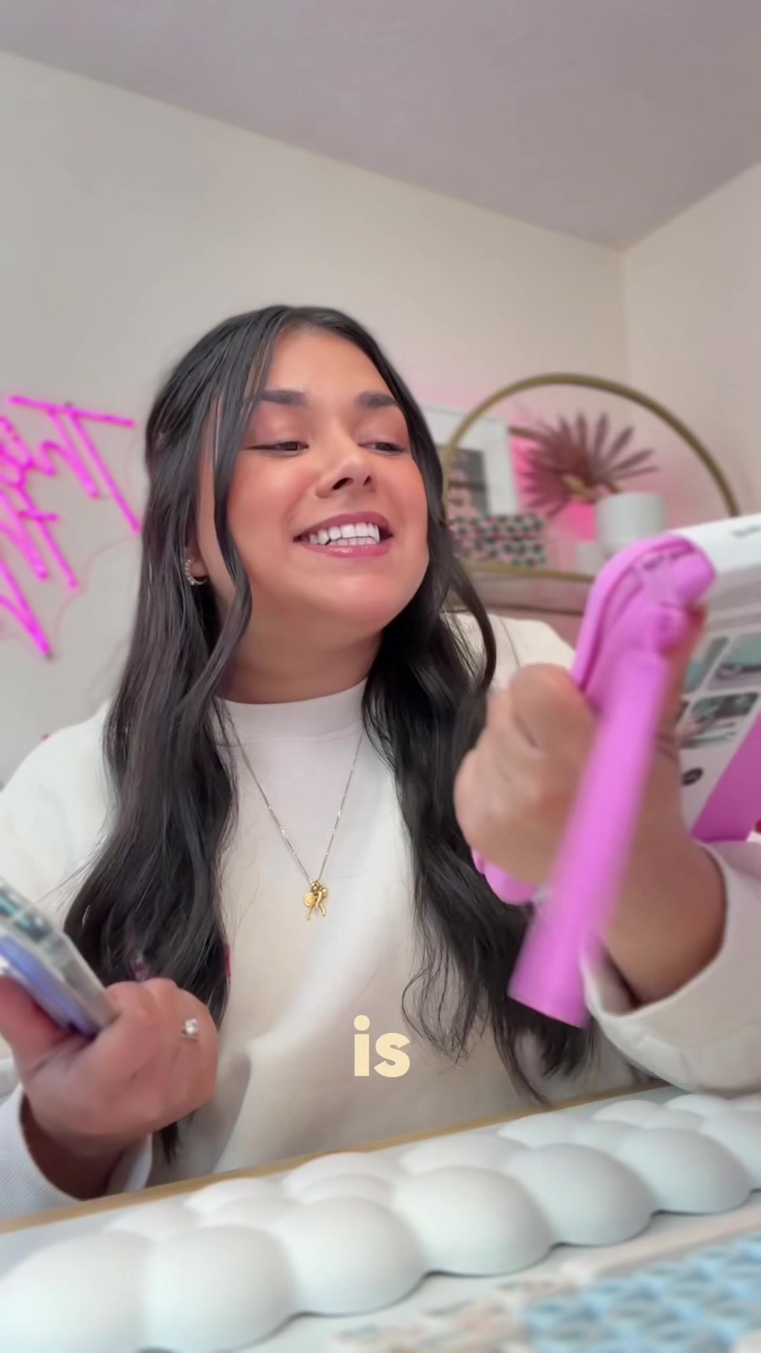 TikTok post by @papernroses for Strapsicle. Caption reads: [...] but there are tons of colors! #kindle....