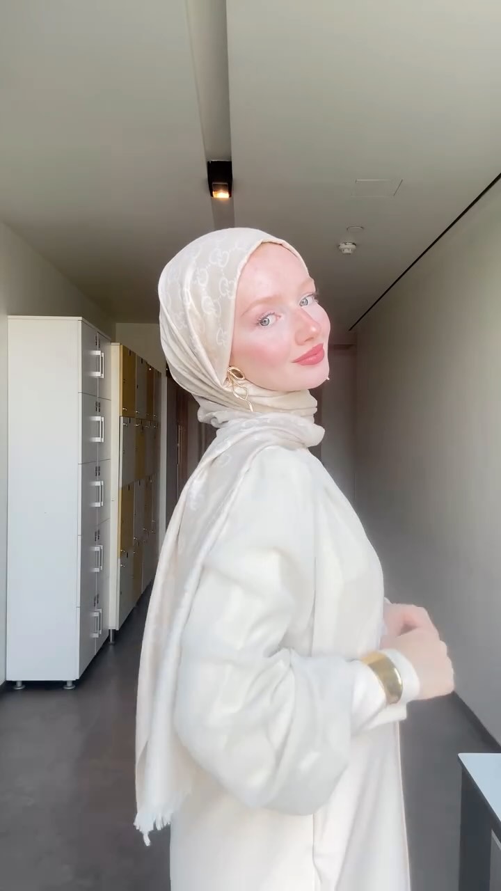 Instagram post by @maideryakara for Modanisa. Caption reads: Outfit thingsss cnm 🫠✨🤍
Takımım : @modanisa....