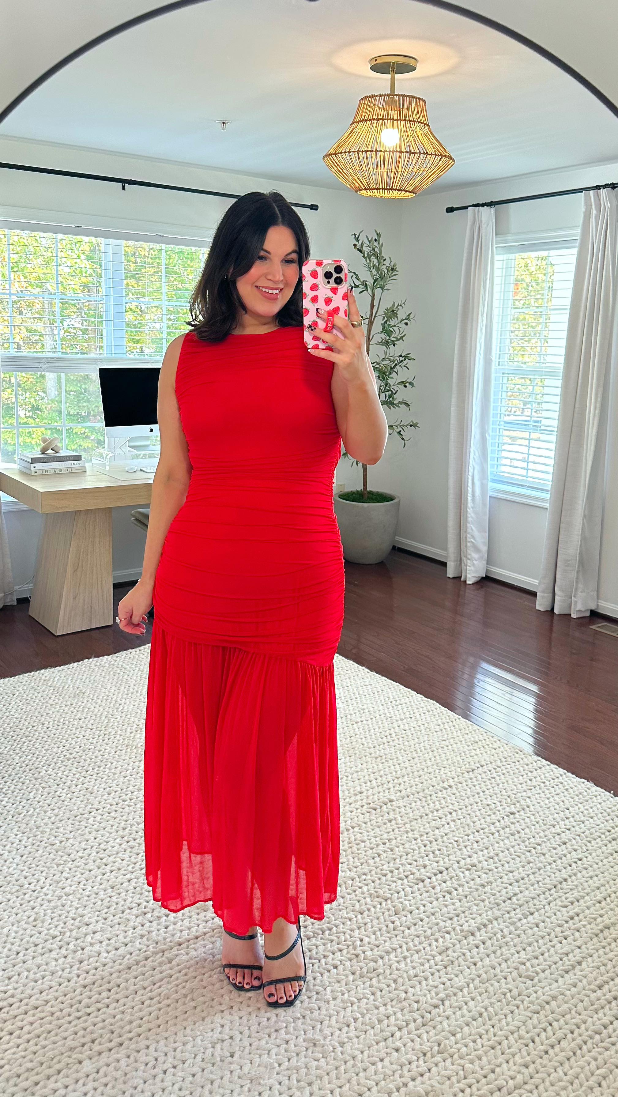 Instagram post by @kelly_elizabethxo for Honeylove. Caption reads: Midsize holiday + wedding guest dresses 🎄because....