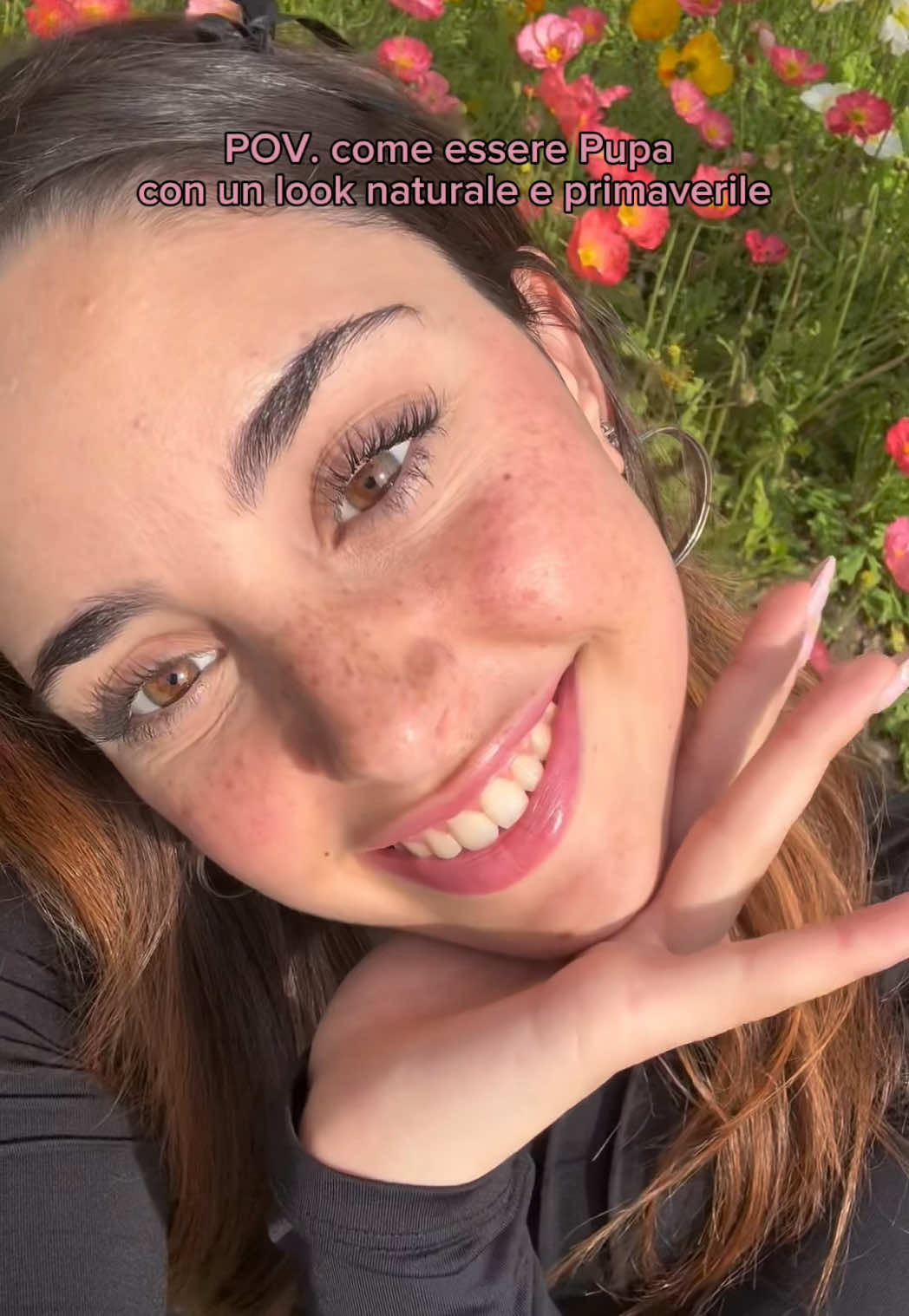 TikTok post by @sonosempreiris for PUPA Milano. Caption reads: Daily make-up con Wonder Me Shake Blush & Contour....