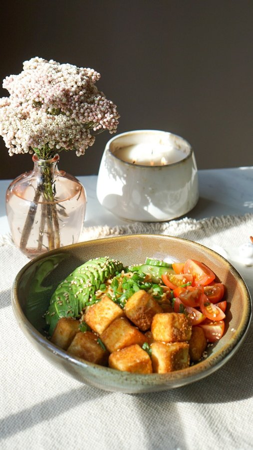 Instagram post by @teekeatz for Cangshan Cutlery. Caption reads: [...] needs a little spotlight....