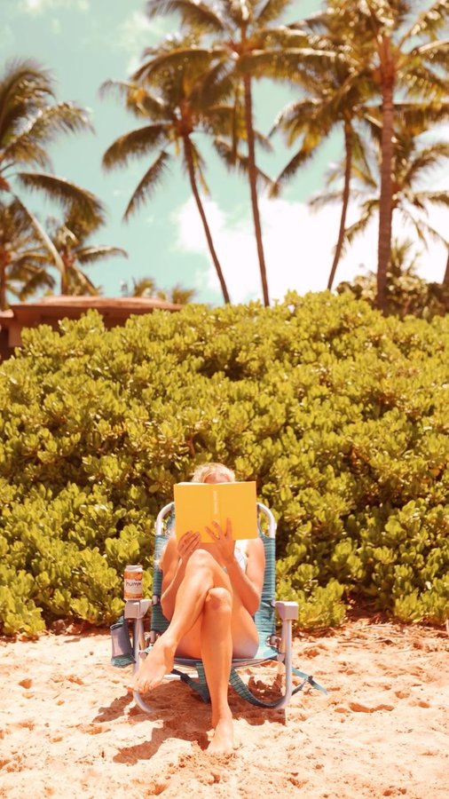 Instagram post by @seekingthenow for Humm Kombucha. Caption reads: The drink of the Summer @hummkombucha 🌺✨🌊

With....