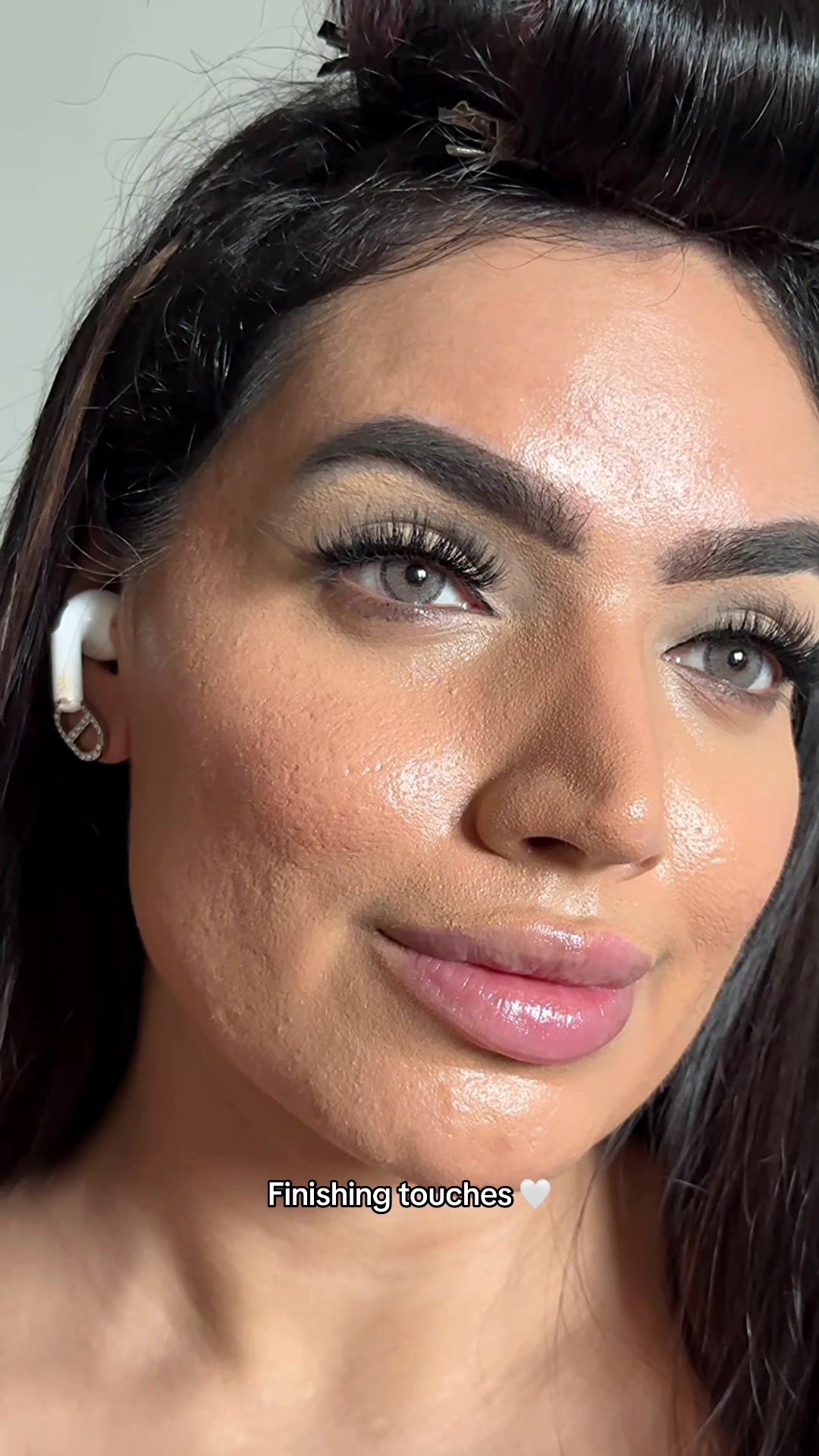 TikTok post by @emeraldbeauty for Laura Mercier. Caption reads: @Laura Mercier #fyp #texture.