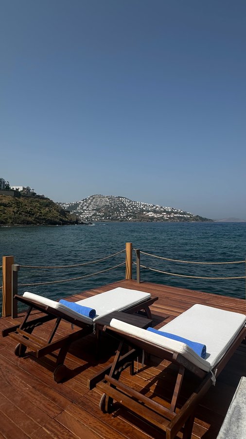 Instagram post by @ginahommer for Mister Spex. Caption reads: in love ♥️💌🥹

20% off with....