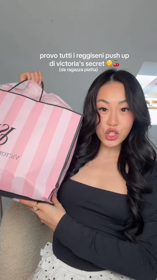 Instagram post by @jingherly for Victoria’s Secret Panama. Caption reads: #gifted @victoriassecretitaly 💋.