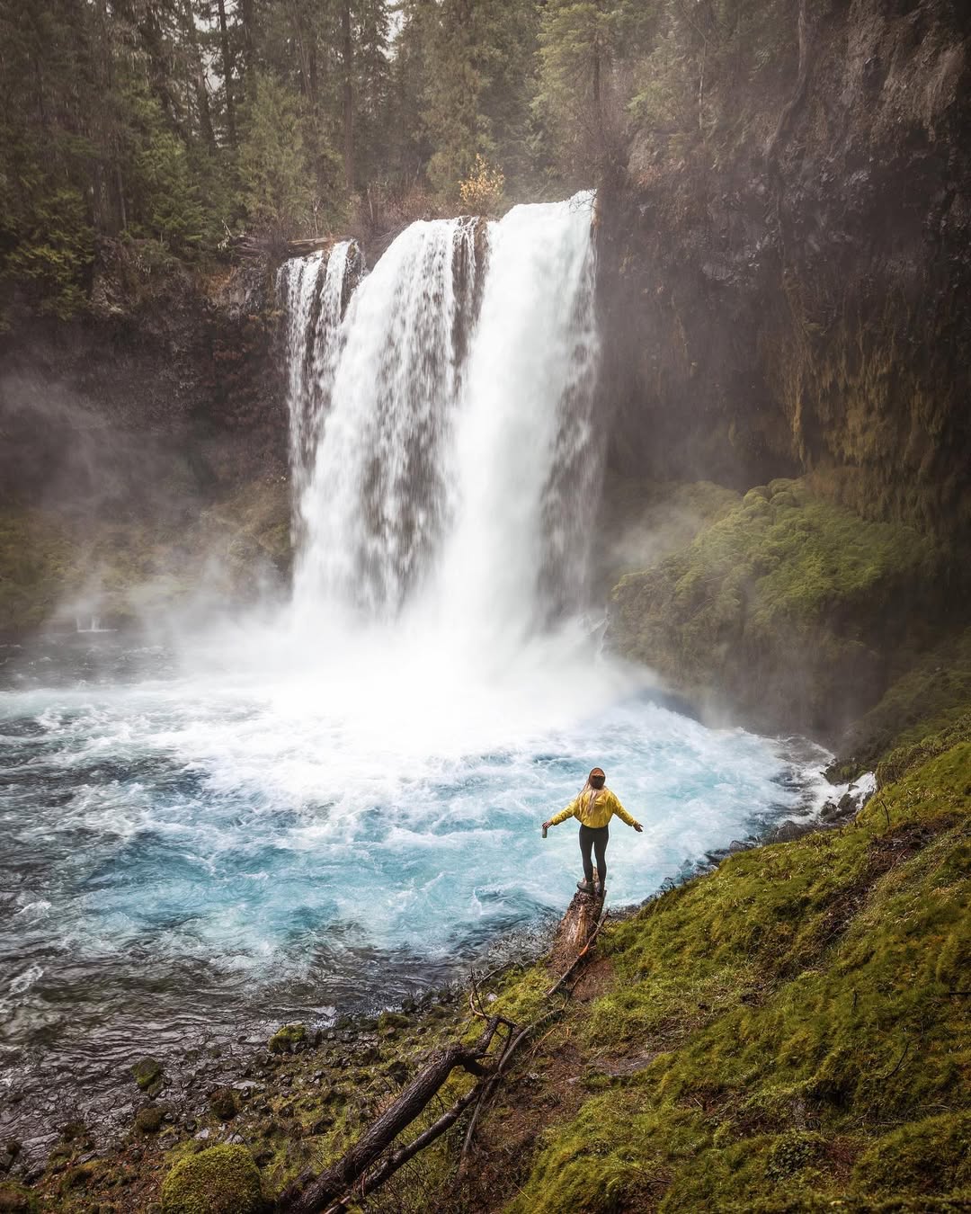 Instagram post by @michelle.lawrencee for Wilderness Culture. Caption reads: Enjoying the epic views in Oregon with....