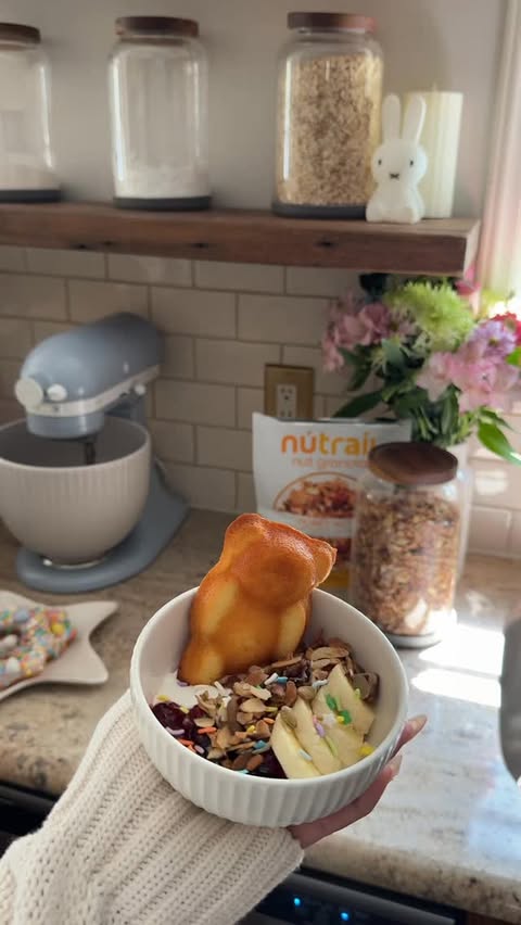 Instagram post by @ana.eleee for nūtrail. Caption reads: #ad I’m a huge granola girl and @nutrail’s honey....