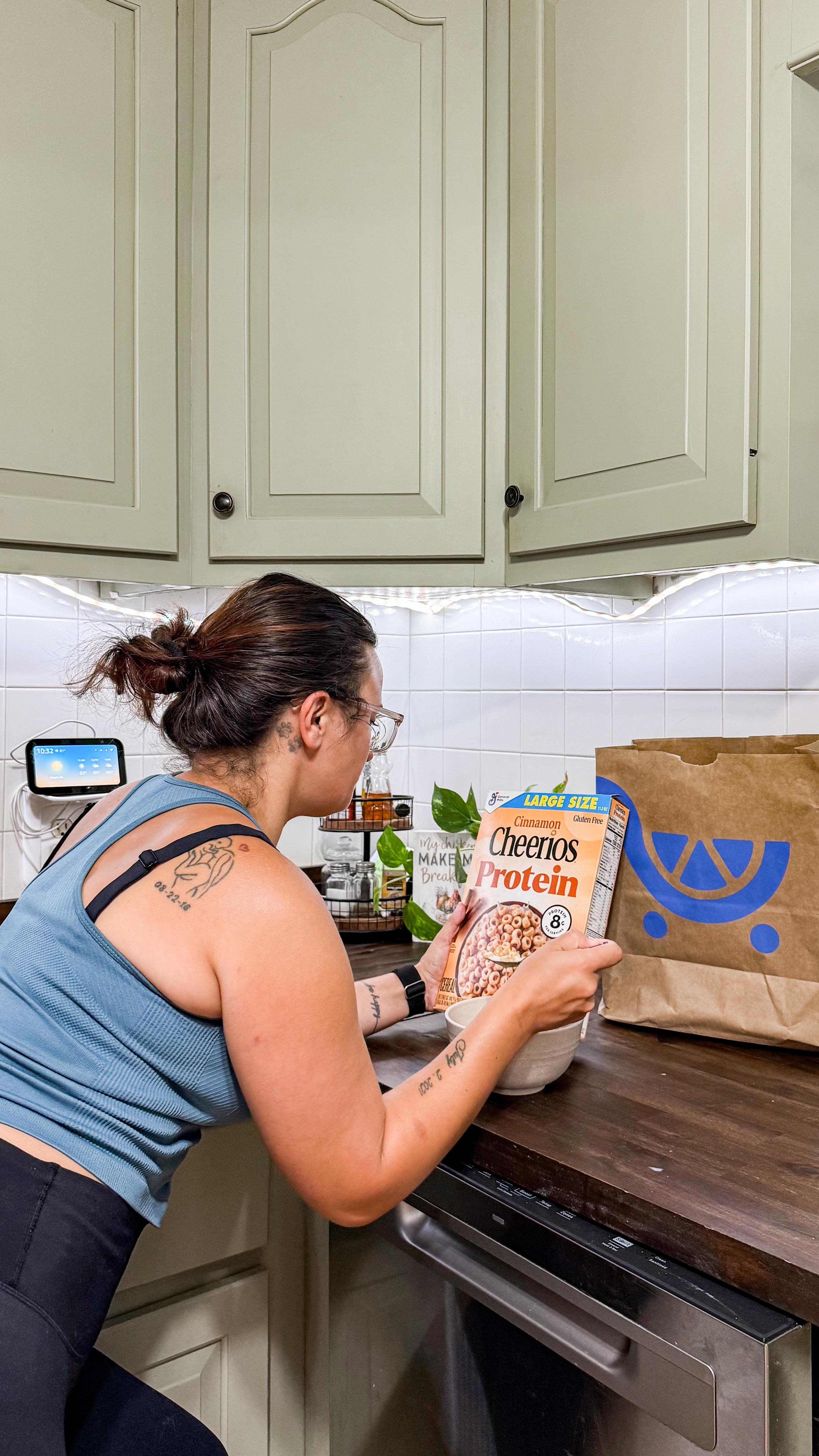 Instagram post by @mrsshelbycarr for Cheerios. Caption reads: [...] Straight to the kitchen for Cinnamon....