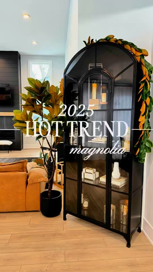 Instagram post by @theshannykate_style for CG Hunter. Caption reads: [...] automatically get links sent to you.....