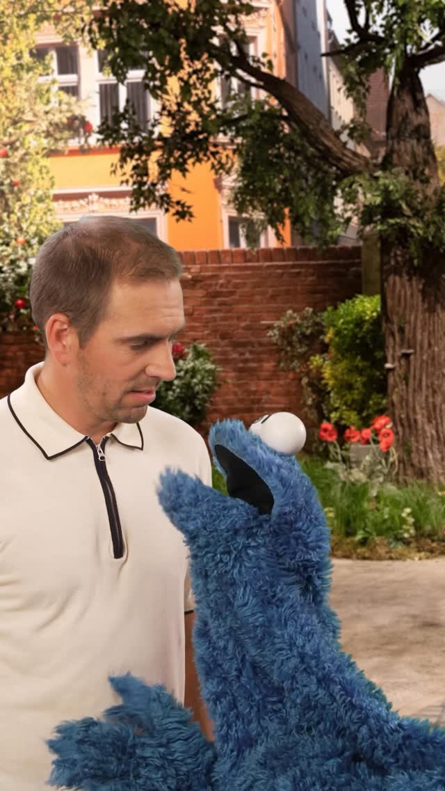 Instagram post by @philipplahm for Sesame Street. Caption reads: Weg isser! ⚽️🍪 #sesamstrasse #philipplahm.