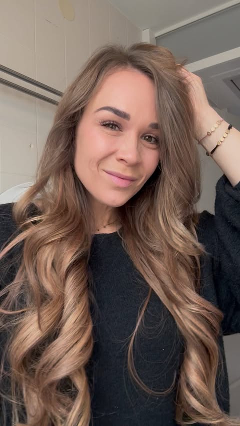 Instagram post by @roosvgelder for HEMA. Caption reads: Nieuwe make-up bij HEMA!!

•

@hemanederland AD.