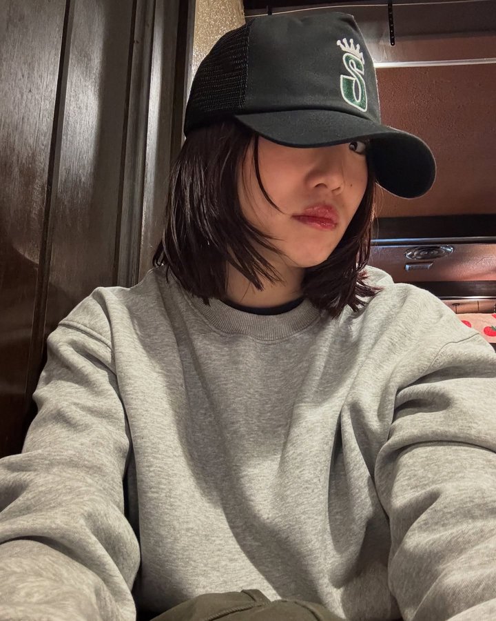 Instagram post by @s_mai57 for Marshall Headphones. Caption reads: [...] 最近ジム行ってるからワイヤレスのイヤホン必須なのです👽✨....