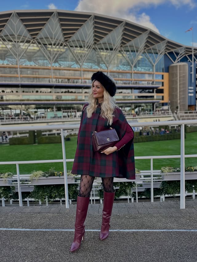 Instagram post by an influencer for Holland Cooper. Caption reads: [...] Knightsbridge Cape from....