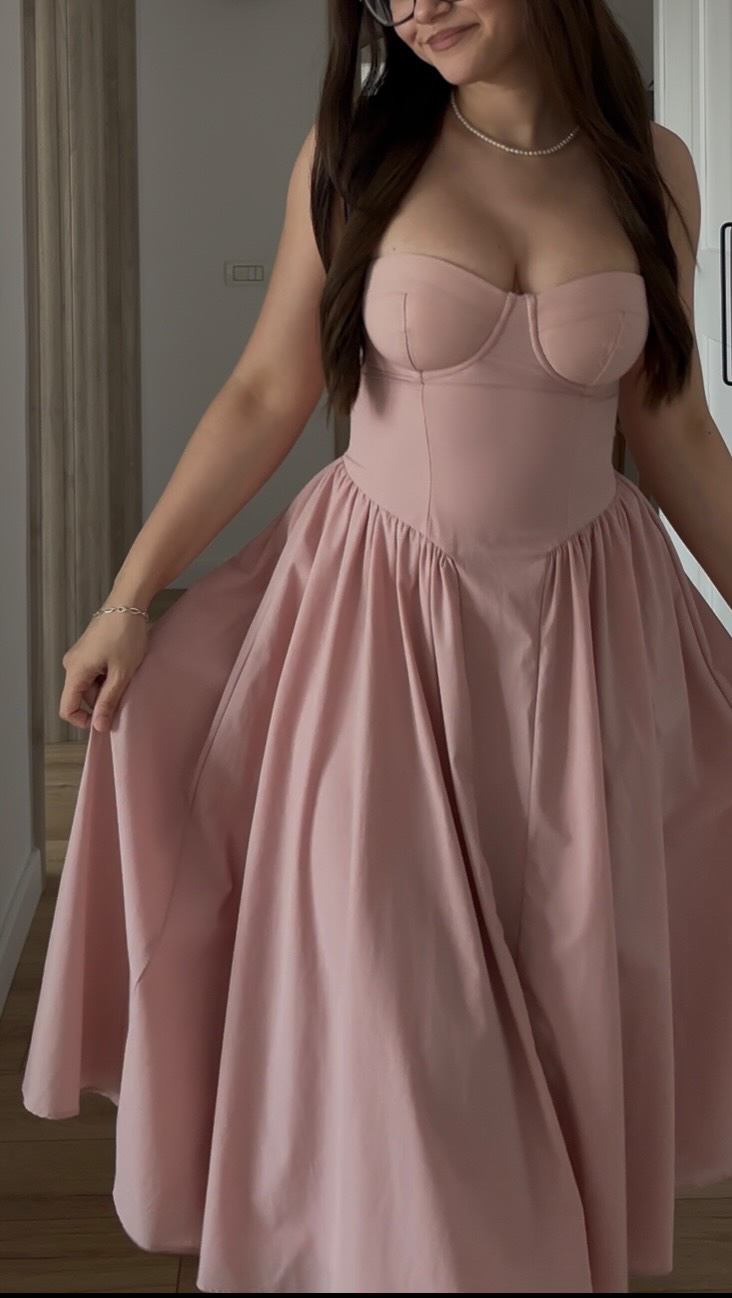 Instagram post by @annanneeemary for Partheafashion. Caption reads: [...] to a royal wedding.🌸 Dress: @partheafashion....