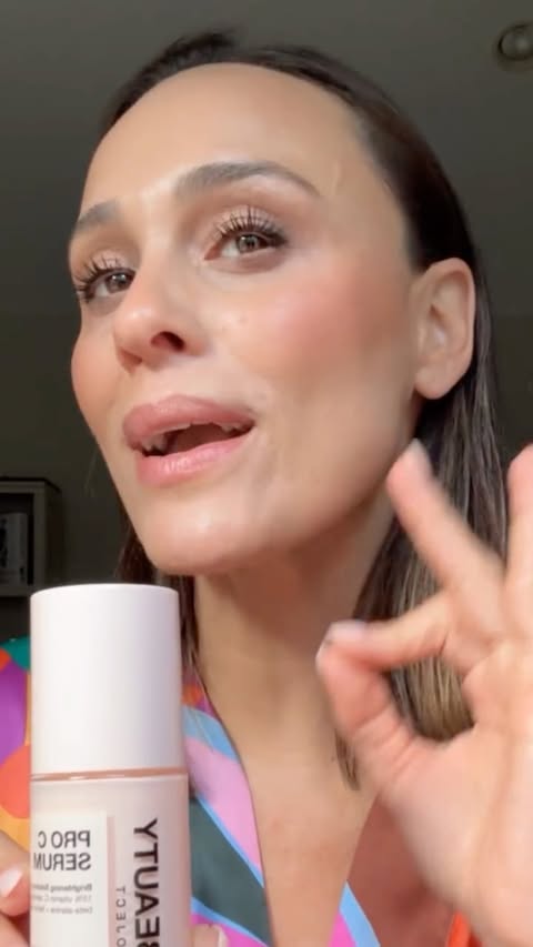 Instagram post by @_sandragoelz_ for INNBEAUTY PROJECT. Caption reads: [...] damaged skin. This Pro C Serum by....