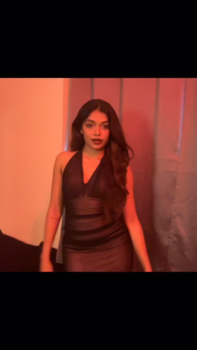 Instagram post by @allumariafelix03 for Savana. Caption reads: something about you..
comment / share for outfit....