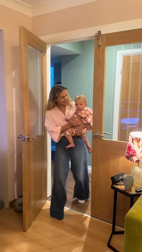 Instagram post by @mais9x for Momcozy. Caption reads: Momcozy 2-in-1 hip seat baby carrier & portable....