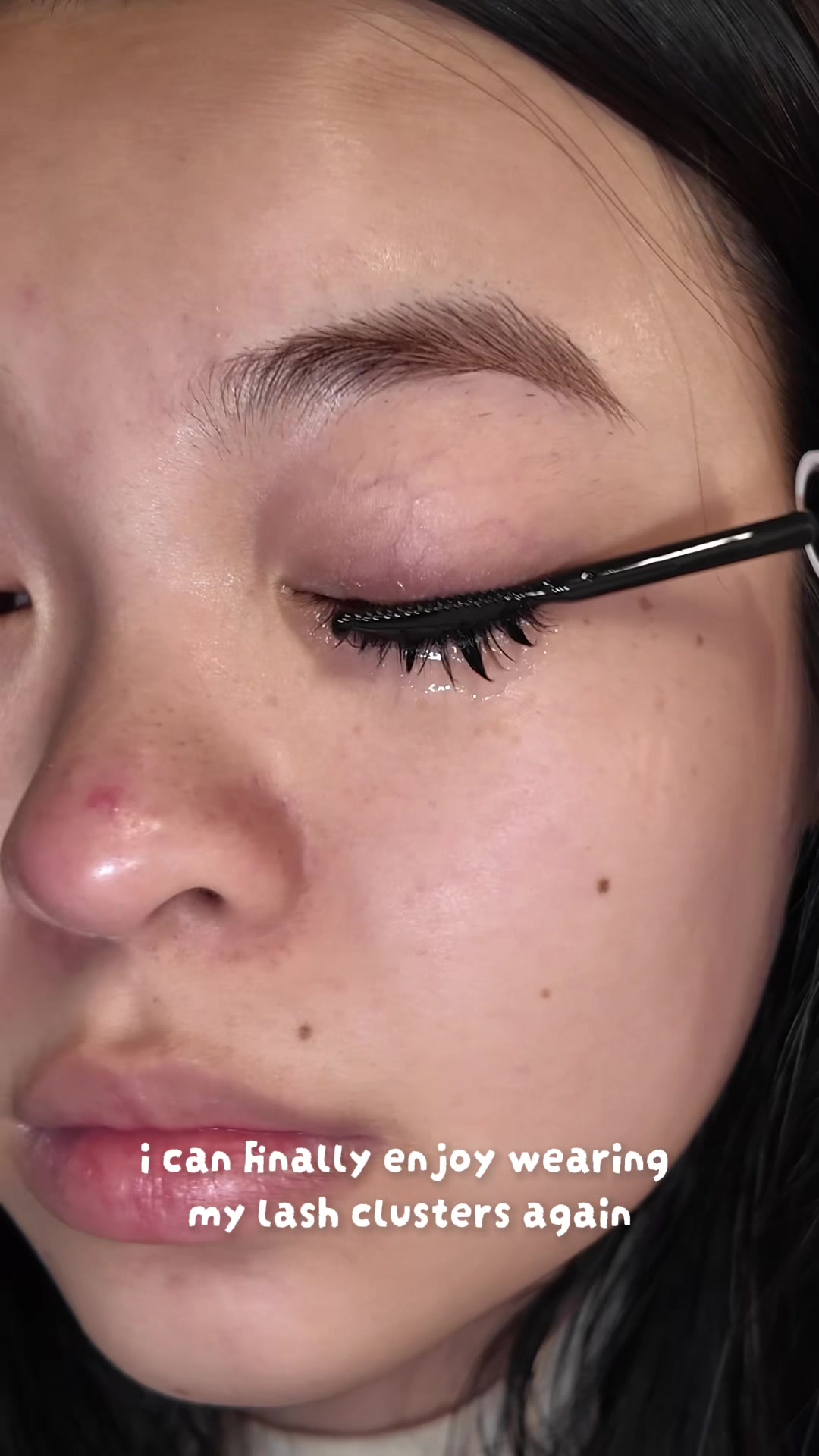 TikTok post by @w0ah.kimberly for Lilac St. Caption reads: [...] the glue out of my lashes within 5 min....