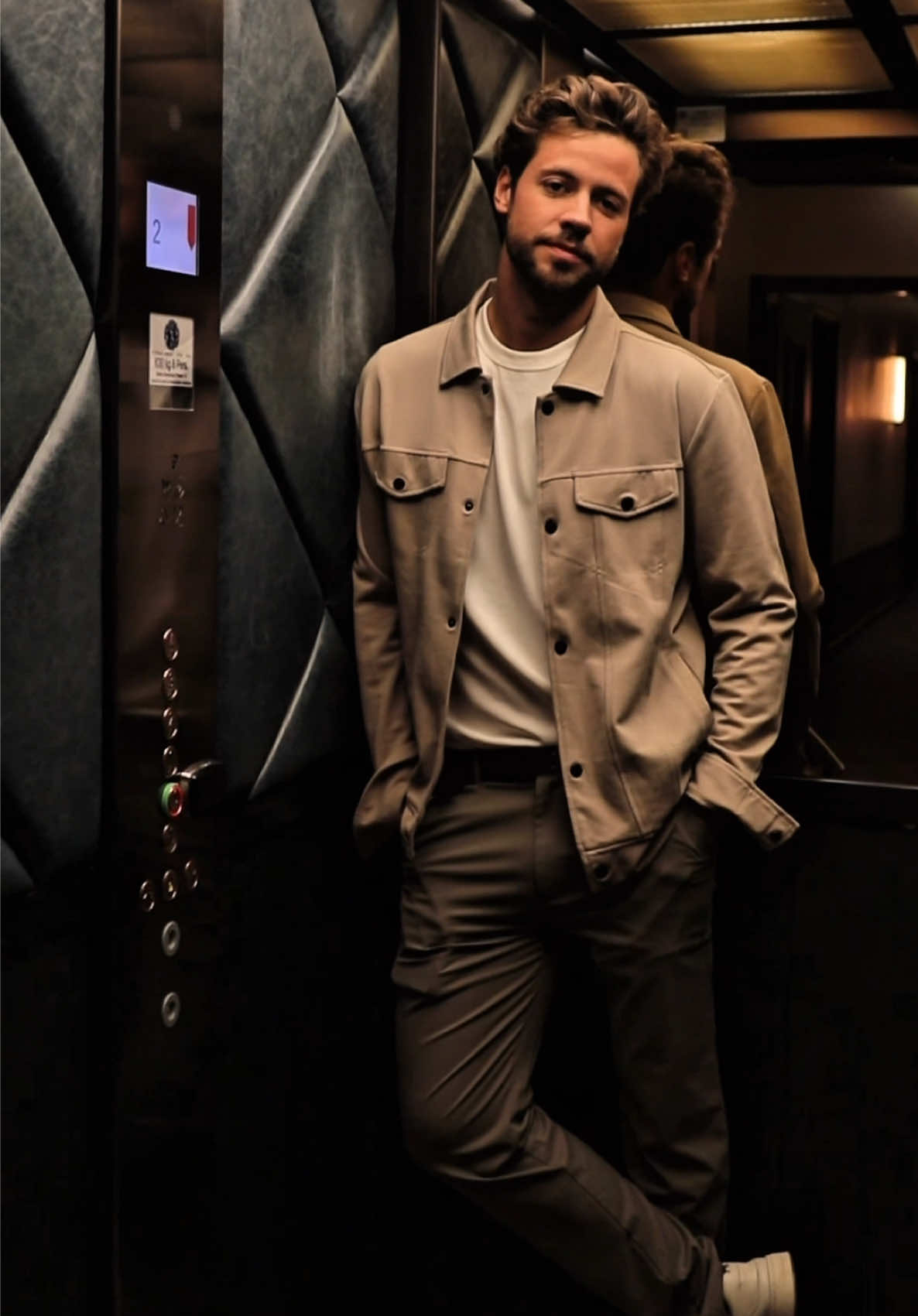 TikTok post by @gabrielsidney for Stella Artois. Caption reads: DREAM DINNER ⚡️🎾  merci @Stella Artois Brasil ....