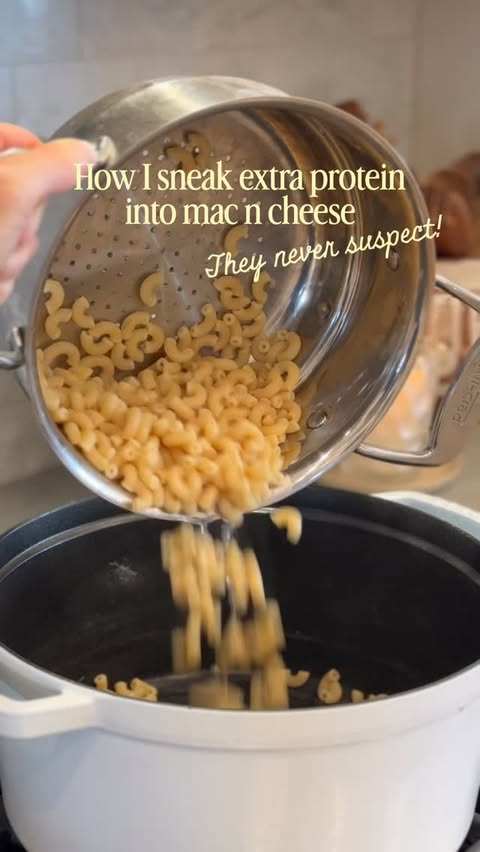 Instagram post by @the_baise_crew for Banza. Caption reads: [...] pasta back to the pan — we used @eatbanza’s....