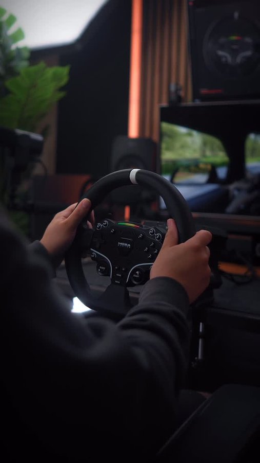 Instagram post by @avrgtech for MOZA Racing. Caption reads: [...] #setups #pcgamingsetup #MozaRacing....