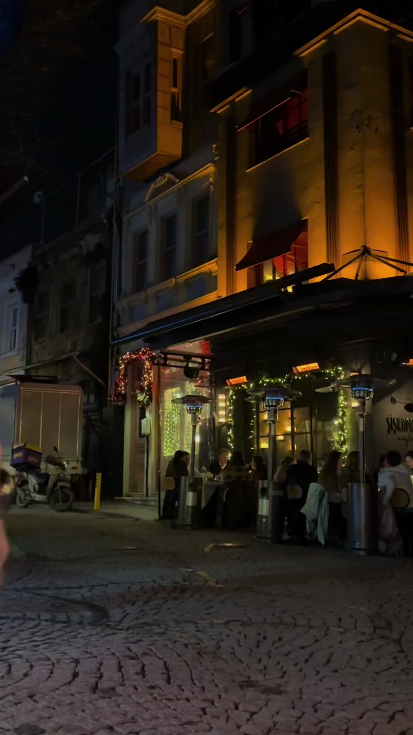 TikTok post by @s1bel__ for Pull&Bear. Caption reads: #pullandbearcommunity @Pull&Bear .