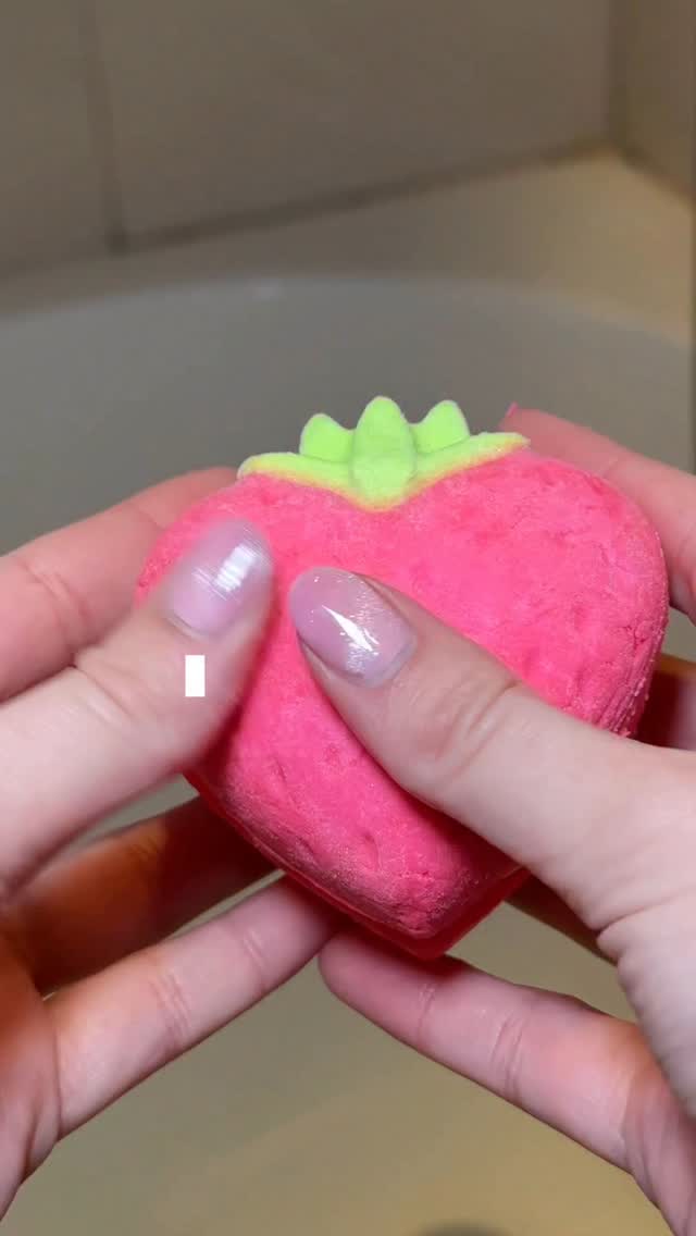 Instagram post by @esmewolfsohn for mallowsbeauty. Caption reads: [...] me and lemon🎀🌷
Using
 @lush 
@sundaebody....