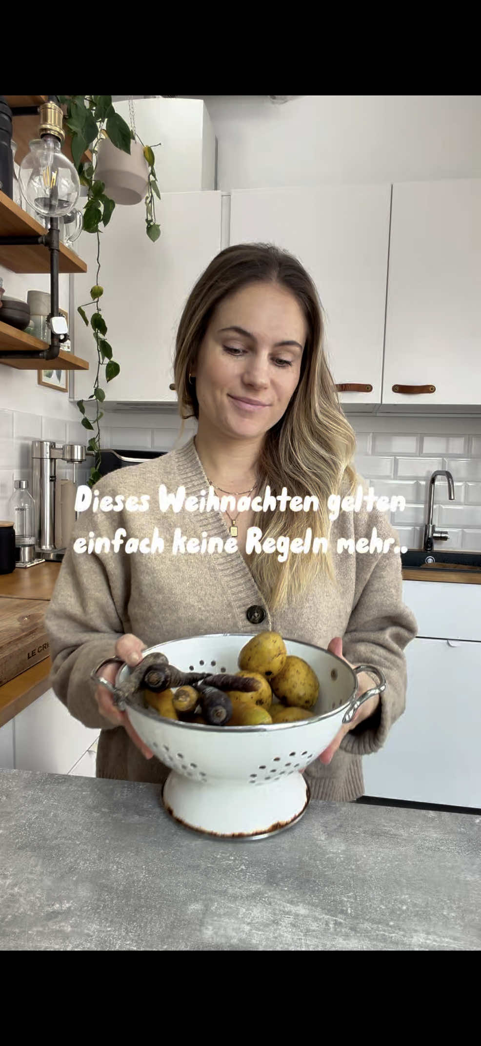 TikTok post by @samtastytreats for COSORI. Caption reads: [...] halben Stunde fertig mit dem @COSORI 🧡....