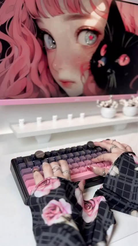 Instagram post by @bella.nyax for Epomaker. Caption reads: [...] with this keyboard 🖤🩷 This is the Epomaker....