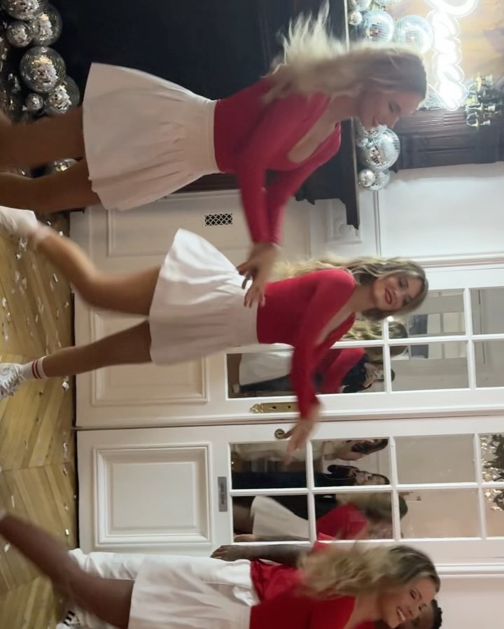 Instagram post by @aliachergui for Pimkie. Caption reads: December mood 🌲❄️✨

Collaboration commerciale.