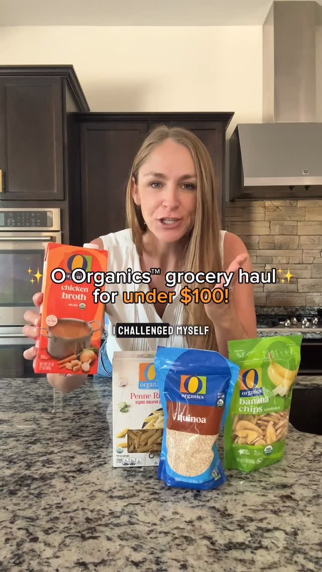 Instagram post by @mindful_madre for Safeway. Caption reads: #SafewayPartner Who says eating organic has to....