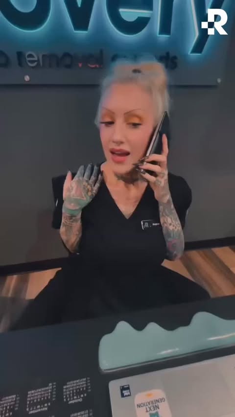 Instagram post by @hellarosegold for Removery. Caption reads: Everything’s better in twos 🤗

#removery....