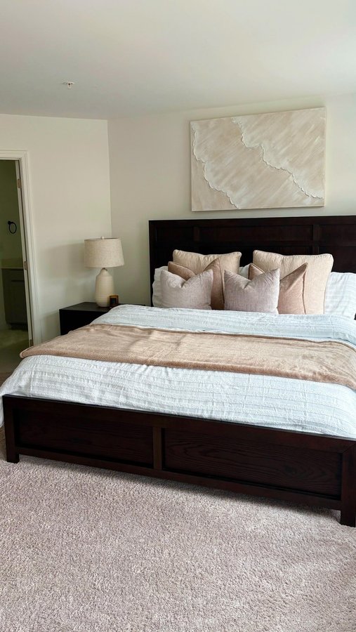 Instagram post by @kourtneymarshh for Rooms To Go. Caption reads: [...] elegance with modern functionality!....