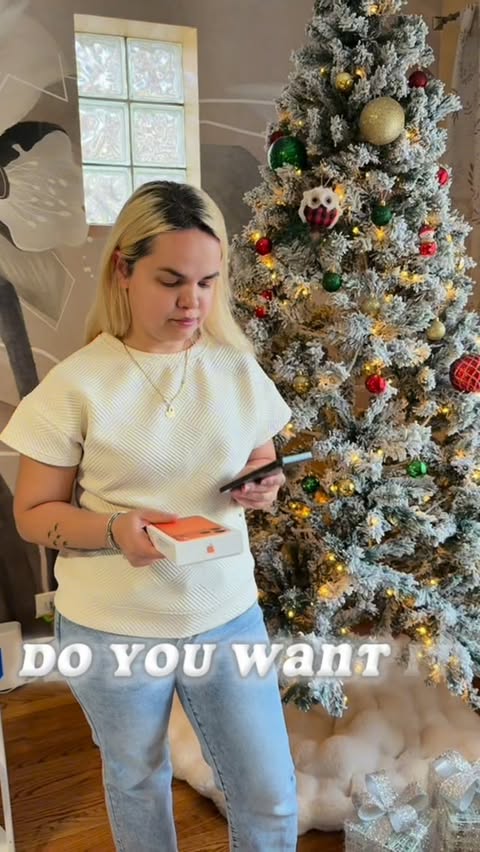 Instagram post by @goksu.chicagoda for Wondershare. Caption reads: Change your phone, move all your data to your new....