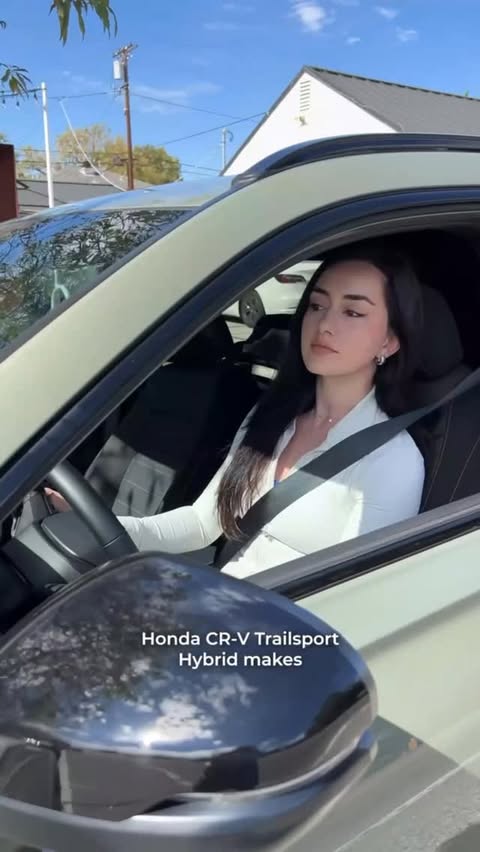 Instagram post by @isabelkouz for Honda. Caption reads: Mom life made easier with the Honda CR-V....