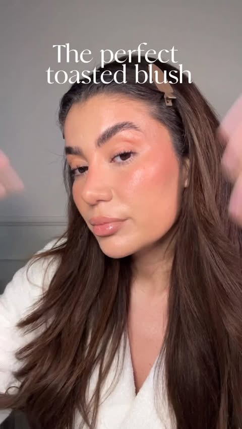 Instagram post by @lookbybegum for CAIA Cosmetics. Caption reads: [...] perfekte toasted Blush blushing....