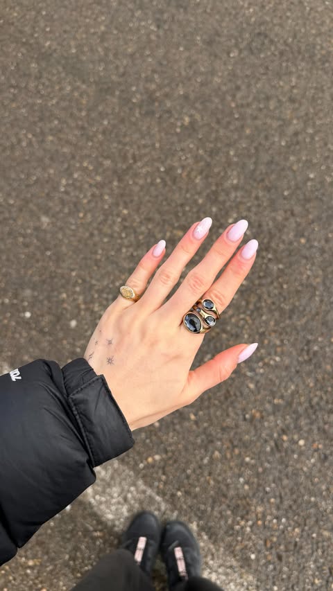 Instagram post by @almucarrion for Coca-Cola. Caption reads: Publi. Porque si hay algo que no me da igual es....