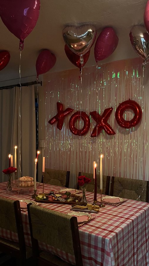 Instagram post by @kaitcassity for Hampton Water Wine. Caption reads: galentines with @hamptonwater 💌

#galentinesday....