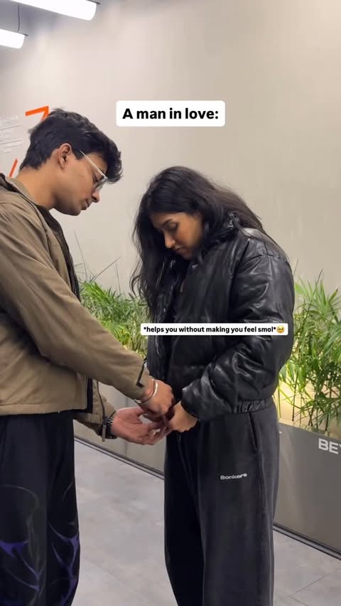 Instagram post by @vanshikalifts for MuscleBlaze. Caption reads: [...] with CreAMP 🤭😉 use code: ABROLMB....