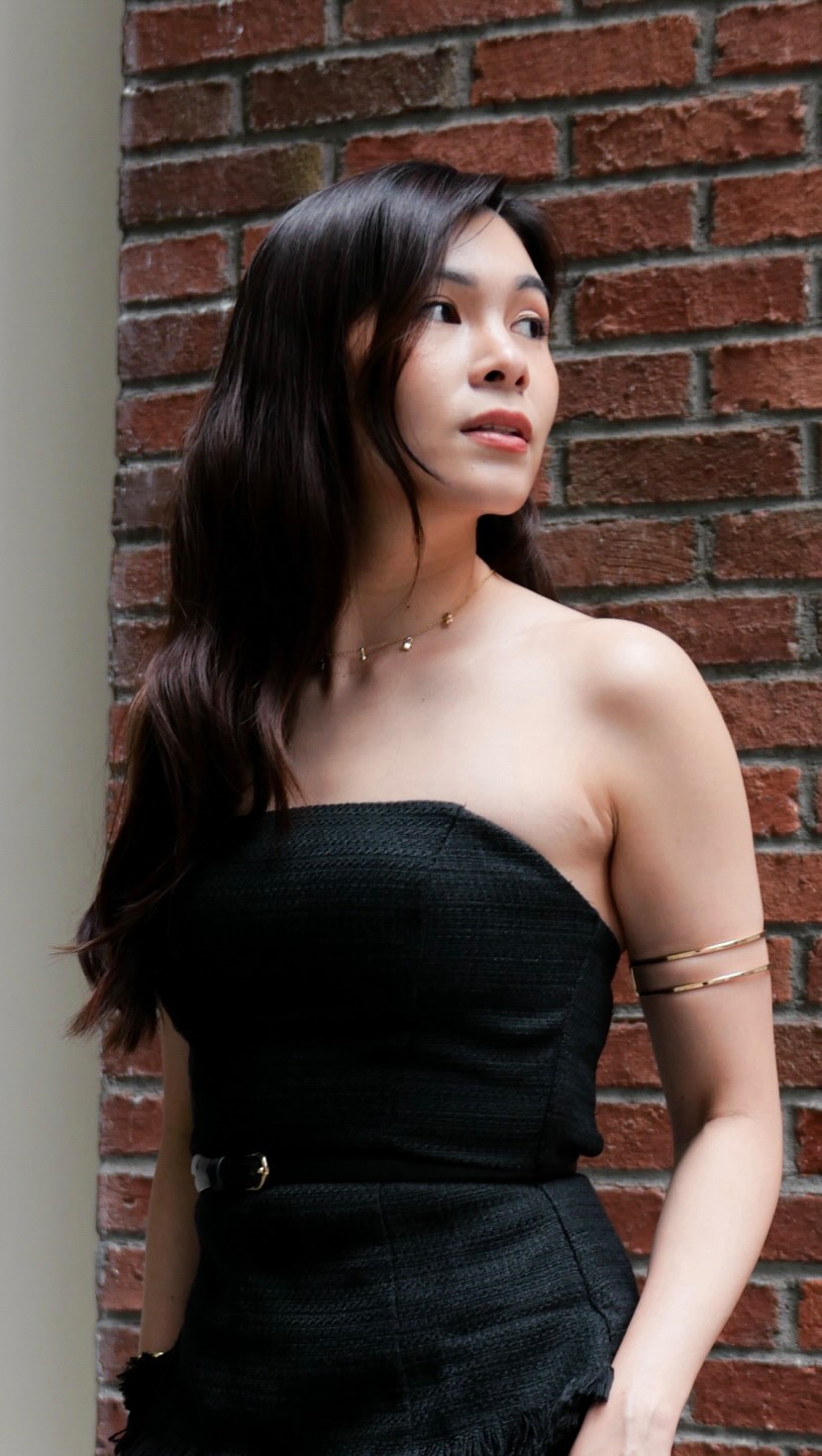 Instagram post by @amandersings for Guerlain. Caption reads: Bold eyes VS bold lips; which do you prefer? 
Full....