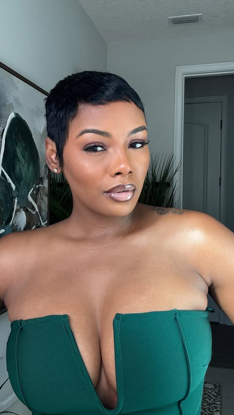 Instagram post by @skysherlimit for The Lip Bar. Caption reads: I heard it was a “It Girl Holiday”....