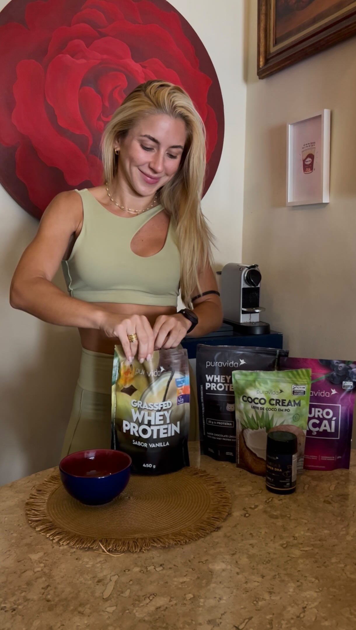 Instagram post by @valentinaarcher for Puravida. Caption reads: quem lembra da minha versão que dormia às 20h e....