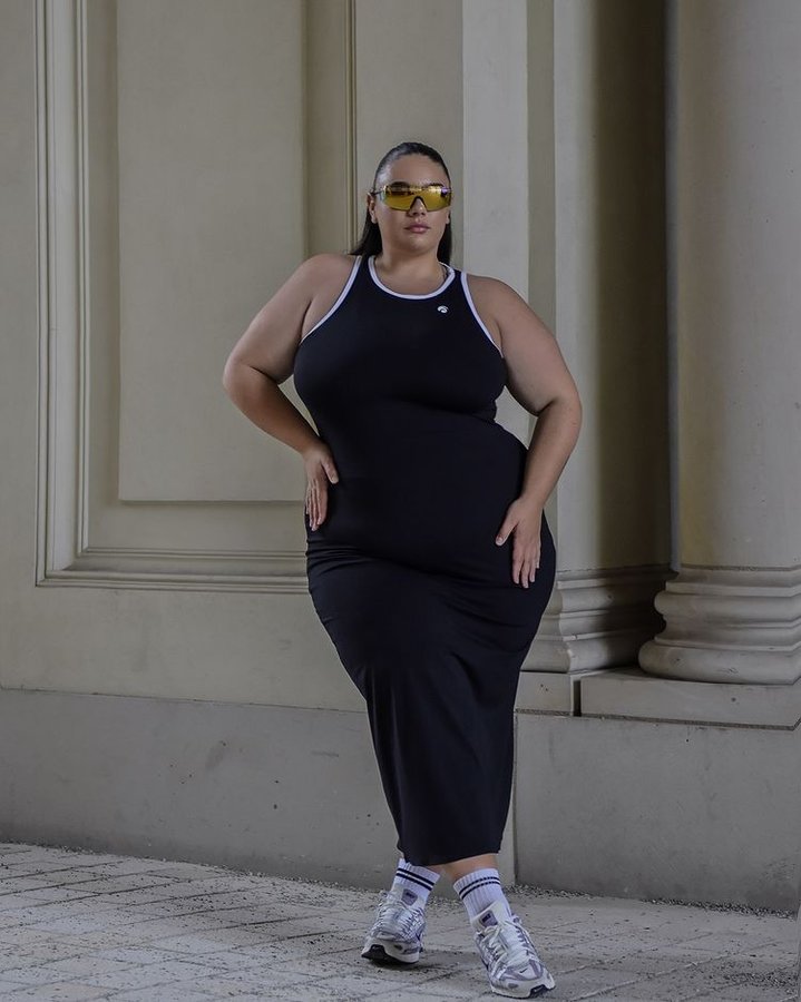 Instagram post by @zoe_laetizia for OCEANSAPART. Caption reads: #advertising Sporty chick in my fav @oceansapart....