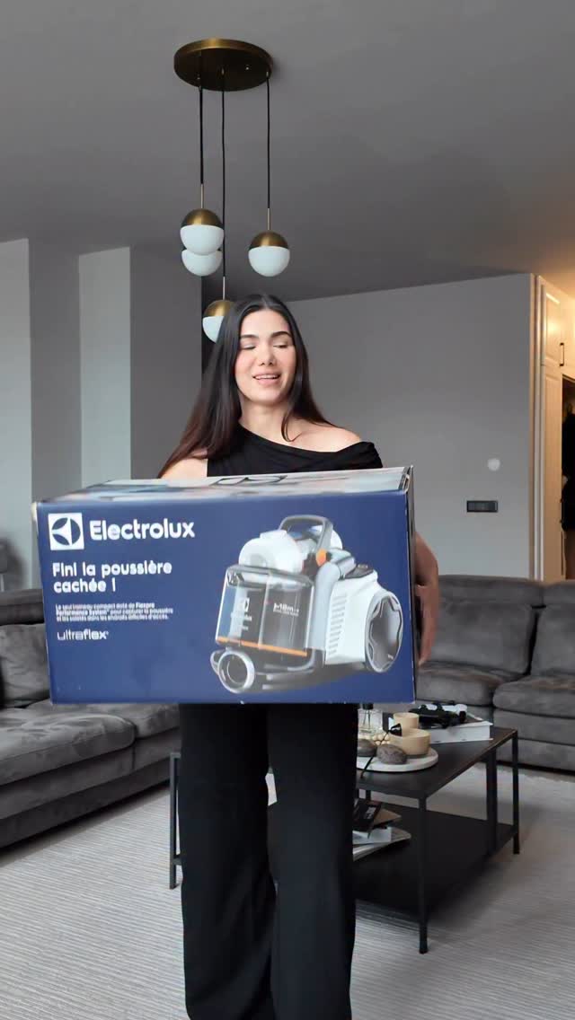 Instagram post by @simgekamitoglu for Electrolux. Caption reads: Evimde yıllardır Electrolux kablolu süpürge....