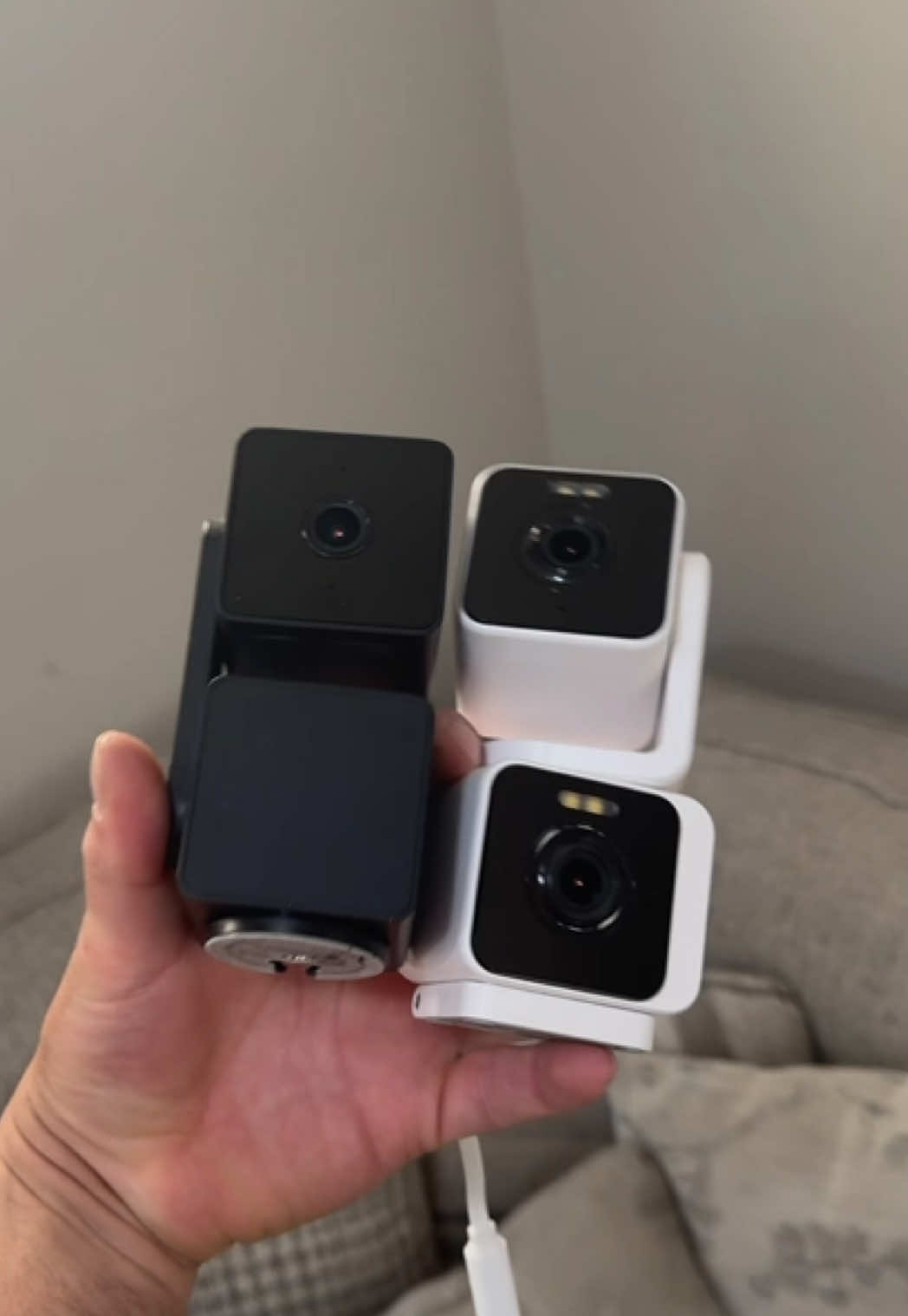 TikTok post by @lasvegasconmigo for Wyze. Caption reads: #camara @Wyze  #360camera #securitycamera....