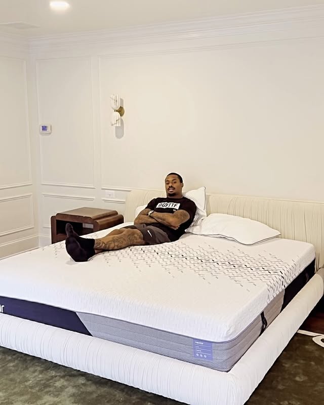 Instagram post by @deshonelliott for Nectar Sleep. Caption reads: #ILoveMyNectar #NectarSleepPartner #Sponsored....